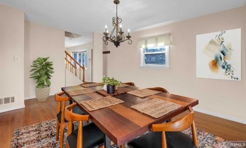 525 Oritani Pl, Teaneck NJ  07666-1637 exterior