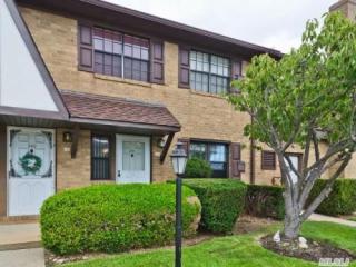 241 Mariners Way, Copiague NY  11726-5112 exterior