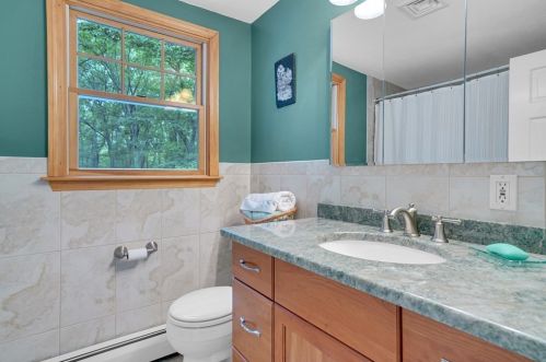 15 Danbury Cir, Amherst NH  03031-2016 exterior