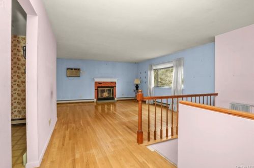 512 Westbrook Dr, Cortlandt Manor, NY 10567-1419