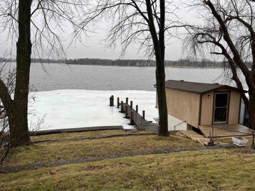 1462 Lakeshore Dr, Menasha WI  54952-1326 exterior