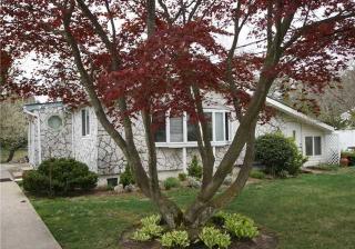 65 Howell Ave, South Setauket, NY 11720-4327