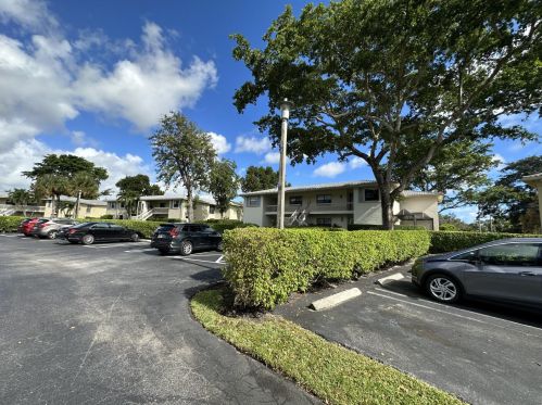 5 Westgate Ln, Boynton Beach, FL 33436-6359