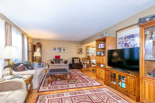 69 Walter Ave, Hicksville NY  11801-5354 exterior