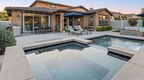 1639 Brady Cir, Carlsbad CA  92008-2574 exterior