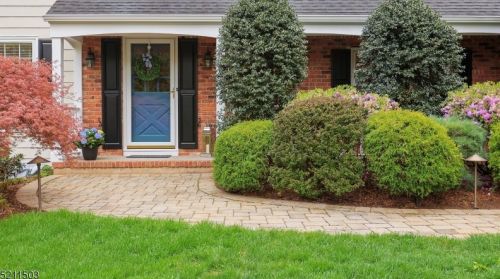25 Rolling Hill Rd, Bernardsville, NJ 07924-1814