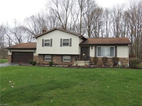 1230 Timbercrest St, Youngstown, OH 44505-1266
