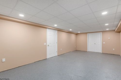 9 Natale Dr, Sparta NJ  07871-3032 exterior