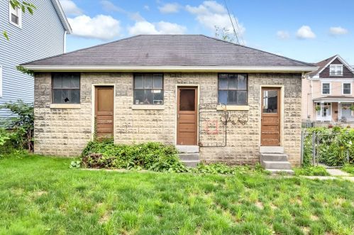 1025 Chartiers Ave, Pittsburgh PA  15220-4852 exterior