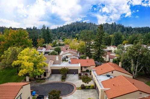 761 Adobe Dr, Santa Rosa, CA 95404-2772