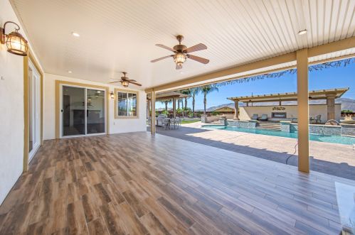 981 Park Ave, San Jacinto CA  92583-5407 exterior