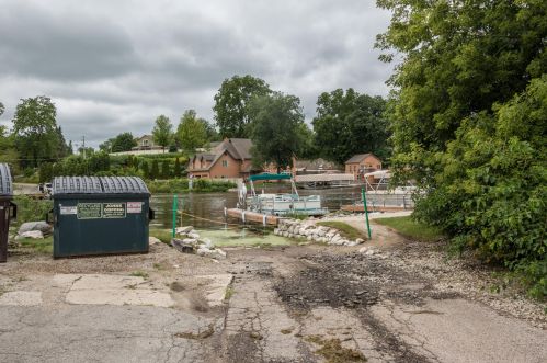 300 Foxwood Dr, Waterford WI  53185-4377 exterior