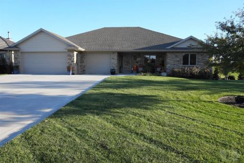 468 Deer Creek Ln, Roselle, IA 51401-3111