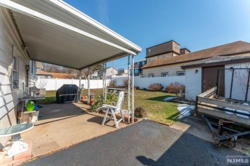 41 Mt Pleasant Ave, West Paterson NJ  07424-2734 exterior