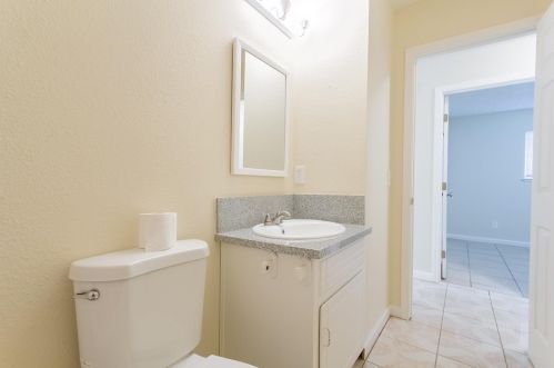 6942 Center St, Winton CA  95388-9395 exterior