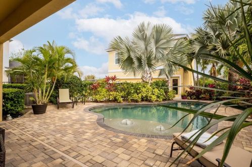 7308 Milestone Dr, Ruskin FL  33572-1740 exterior