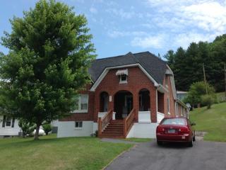 203 5th Ave, Saltville VA  24370-3439 exterior