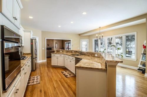 5 Mudry Farm Rd, Brookfield Center CT  06804-3541 exterior