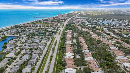 125 Sand Pine Dr, Jupiter, FL 33477-9675