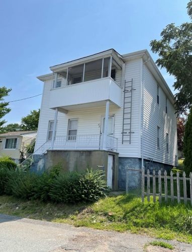 45 Stowe St, Fall River, MA 02720-4043