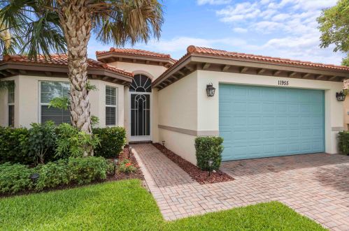 11955 Crestwood Cir, Fort Pierce, FL 34987-2739