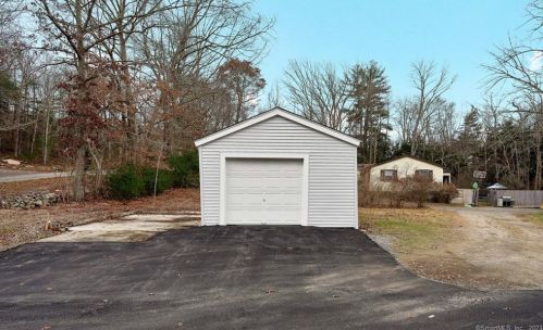 829 Bailey Hill Rd, Killingly CT  06241-1836 exterior