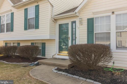 10 Violette Dr, New Castle, DE 19720-7604