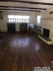 4 Edgewood Pl, Great Neck, NY 11024-1806