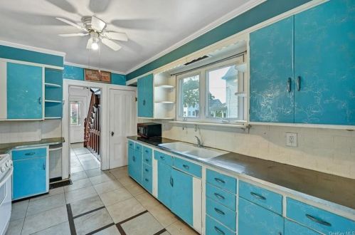 12 Royce Ave, Middletown NY  10940-4708 exterior