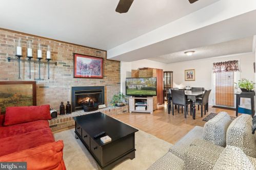 16309 Poplar Hill Rd, Haymarket VA  20169-2101 exterior