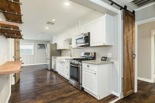 18 Lyncrest Dr, Galveston TX  77550-3215 exterior