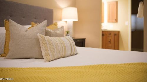 8177 Del Caverna Dr, Scottsdale AZ 85258-2361 exterior