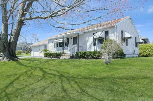 8 Barsalou Ave, Waterbury, CT 06705-3514