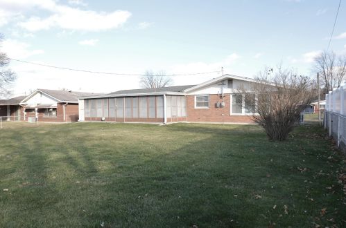 425 Geron Dr, Springfield OH 45505-2803 exterior