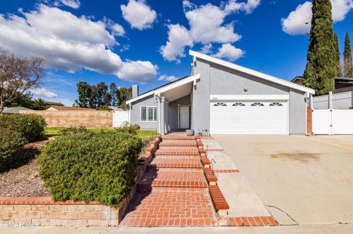 2005 Latham St, Simi Valley, CA 93065-1116