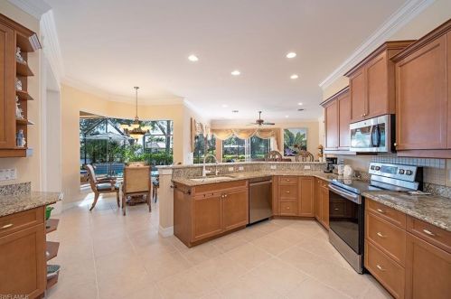 5076 Post Oak Ln, Naples FL  34105-4526 exterior