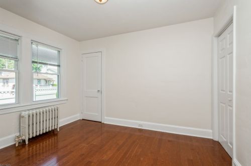 19 Dayton Cres, Bernardsville NJ  07924-2742 exterior