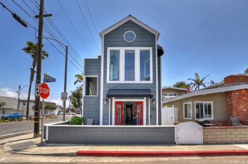 126 33 St, Newport Beach CA  92663-3028 exterior