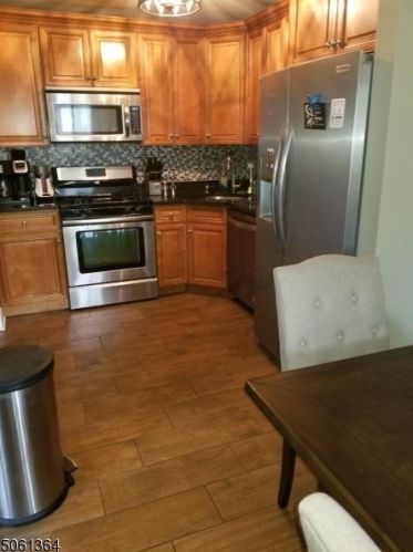509 Spruce Hills Dr, Glen Gardner, NJ 08826-3704