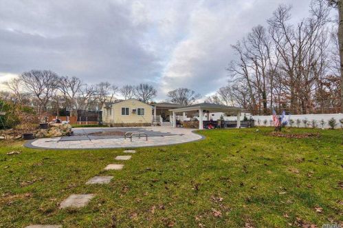 1350 Spur Dr, Islip Manor NY  11751-1119 exterior