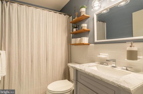 419 Hartford Dr, Riverton NJ  08077-4021 exterior