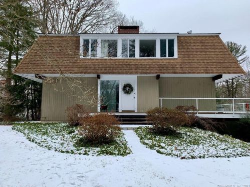 38 Old Rock Ln, New Canaan, CT 06840-6936