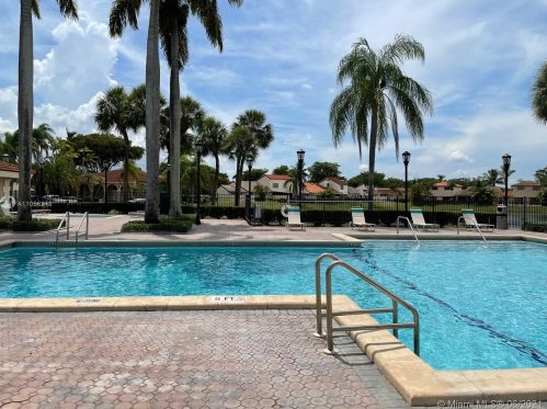 6244 175 Ter, Hialeah FL  33015-4437 exterior