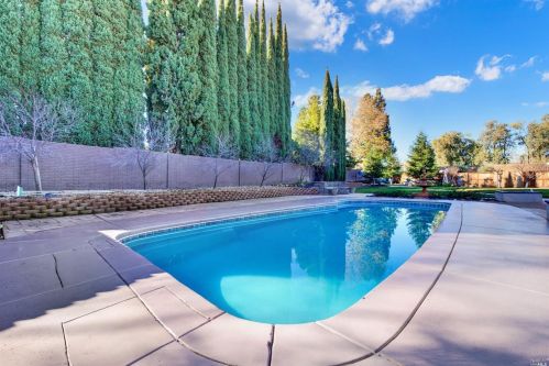 131 Feather Riv Cir, Vacaville CA 95688-8749 exterior