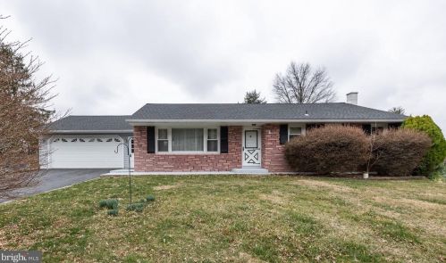 1558 Franklin Dr, Pottstown PA  19465-8569 exterior