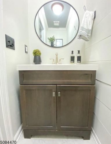 208 Salem Ct, Flemington NJ  08822-2034 exterior