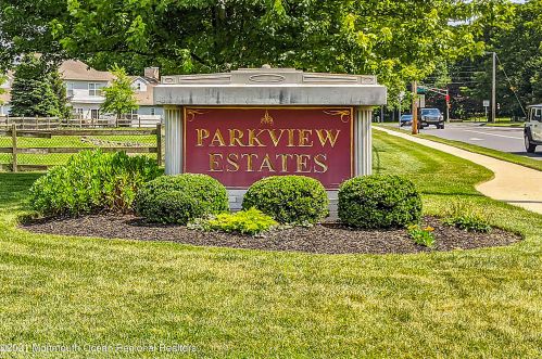 13 Lone Oak Way, Tinton Falls, NJ 07724-2468