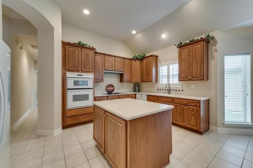 8817 Crestview Dr, Denton TX  76207-8601 exterior