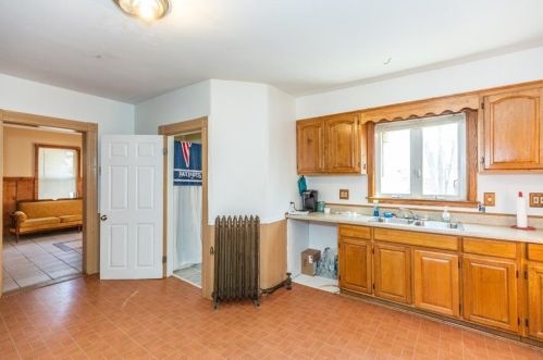43 3rd Ave, Woonsocket RI  02895-5041 exterior