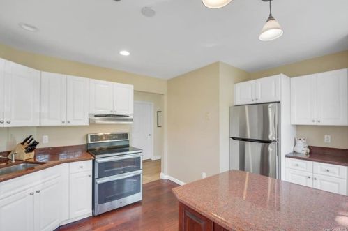 229 Sandpiper Ct, Yorktown Hgts NY  10598-1968 exterior